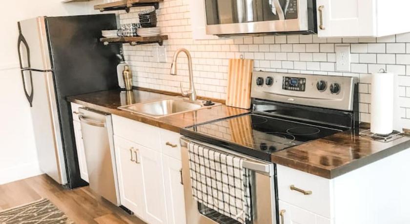 Santa Rosa Beach On 30A New 1BR Apt. w KING 10min walk to beach 4-Star Accommodation restaurant