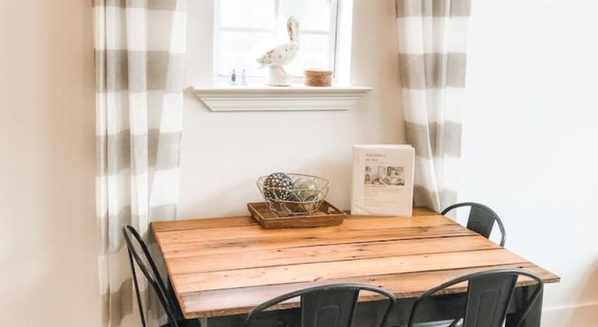 Santa Rosa Beach On 30A New 1BR Apt. w KING 10min walk to beach 4-Star Accommodation lobby