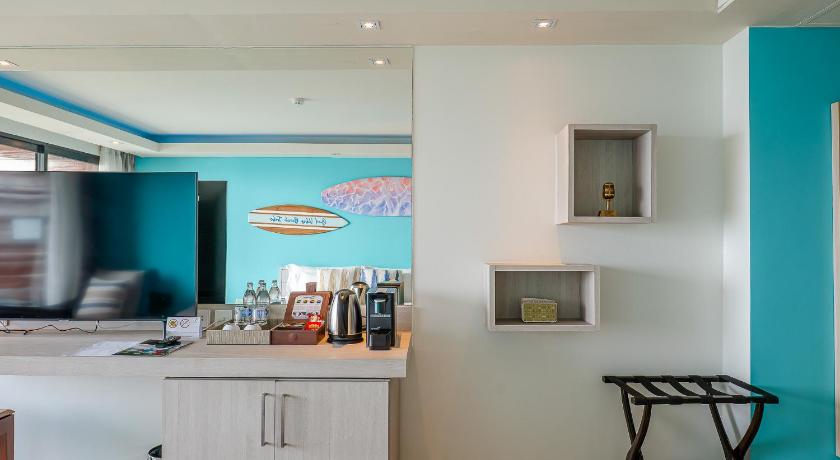 Фото: 1 King Bed, Deluxe Seaview Room, Non-Smoking 15