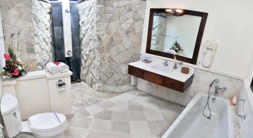 Image of Double or Twin Room with Partial Sea View 10