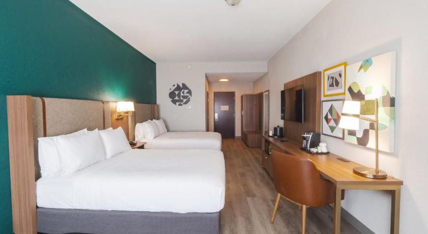 Image of Queen Room with Two Queen Beds - Hearing Accessible/Non-Smoking 4