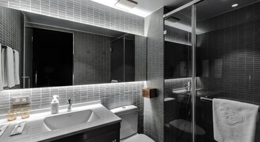 Image of Run of House - Non-Smoking 2