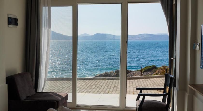 Image of Sea View Double Room for 2 Adults and 1 Child 3