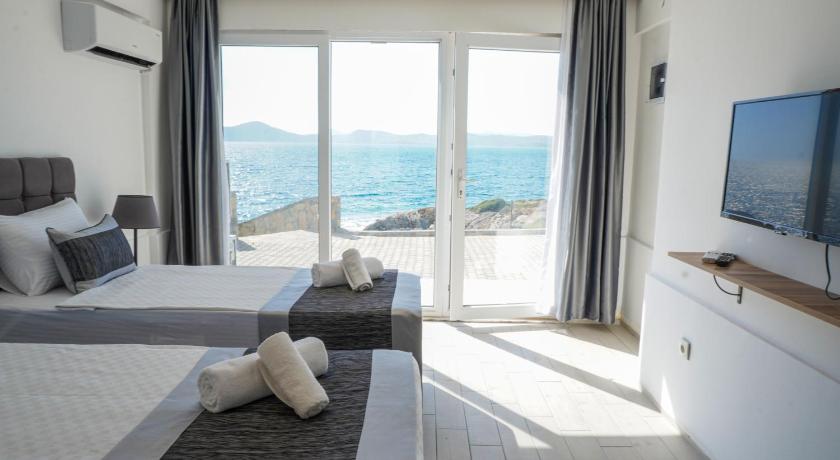 Image of Twin Room with Sea View 0