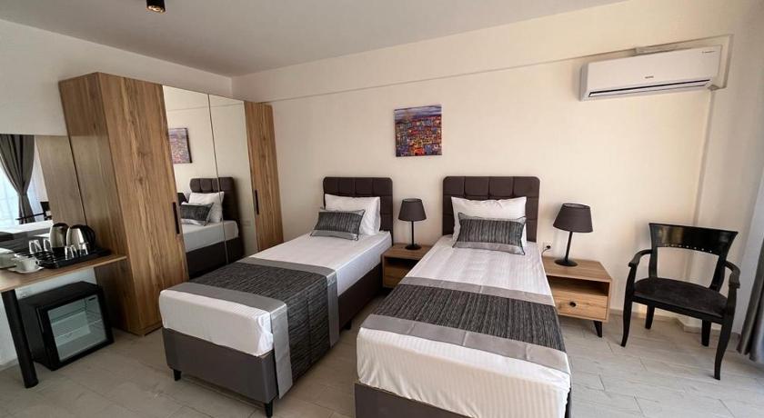 Image of Twin Room with Sea View 3