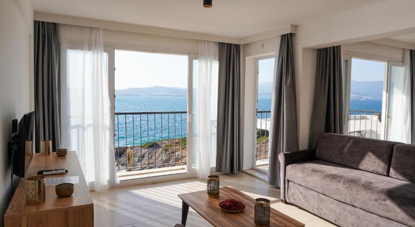 Image of Deluxe Double or Twin Room with Sea View 0