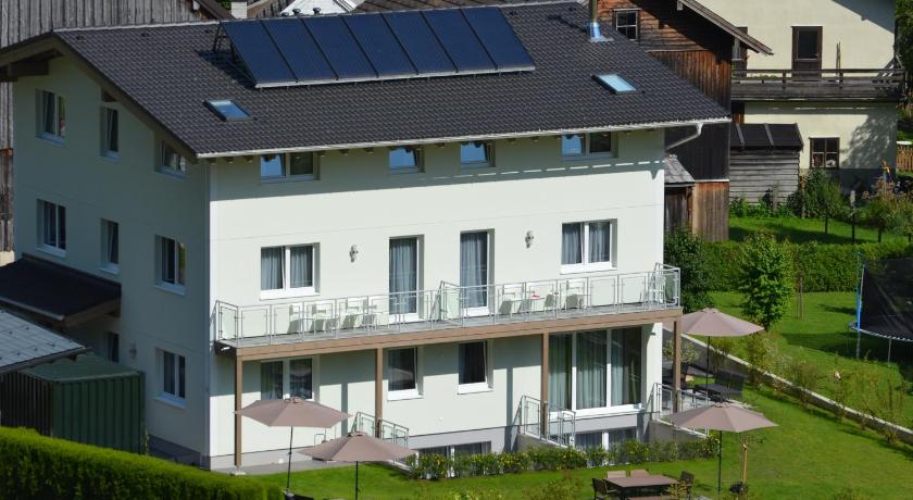 Apartment Haus Van der Leij — Hotel in Russbach