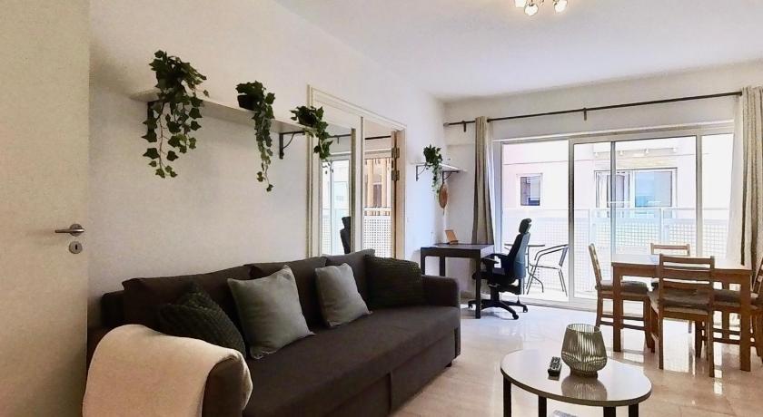 NEW AC Central Escape with Pool Access for Family of 4