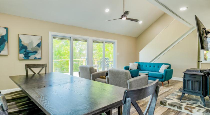 콜로니얼 비치 (VA) River Refresh - Waterfront with Spa on Placid Bay Luxury Vacation Rental by B Michaels Escapes 4성급 숙소 로비