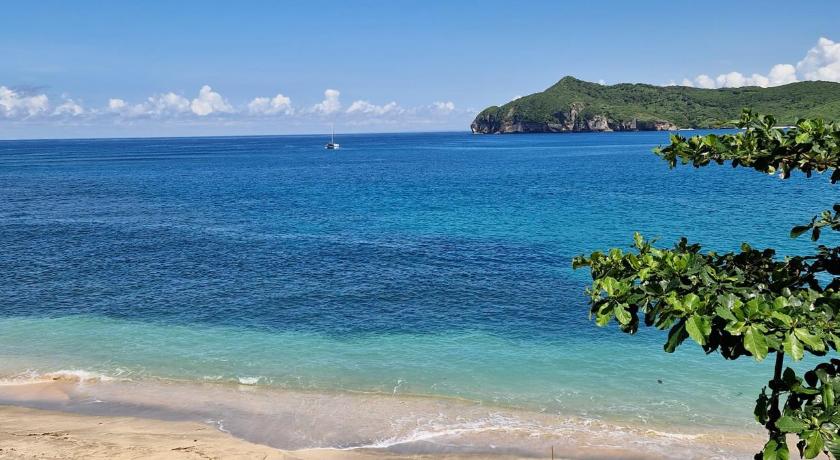 Tampilan Castaway Surf Retreat