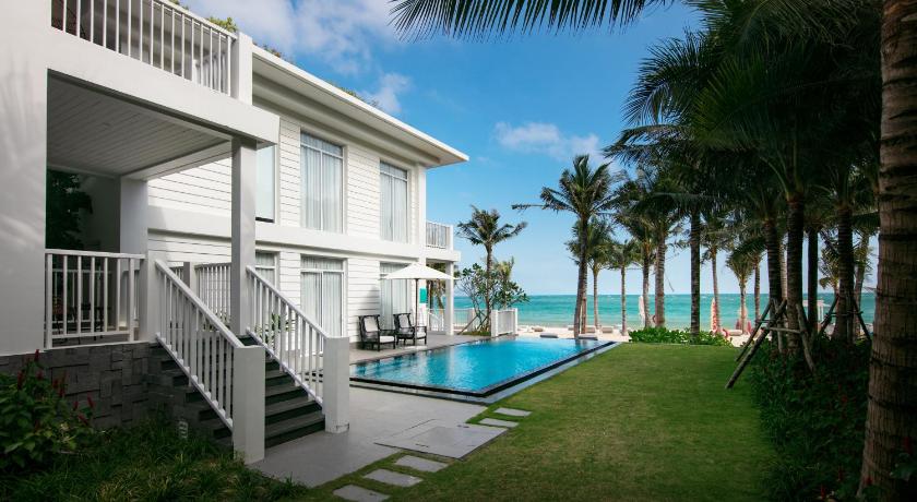 Image of 3 bedroom Beachfront Villa with Private Pool 14