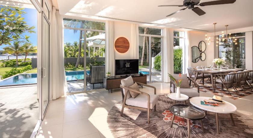 Image of 3 bedroom Beachfront Villa with Private Pool 11