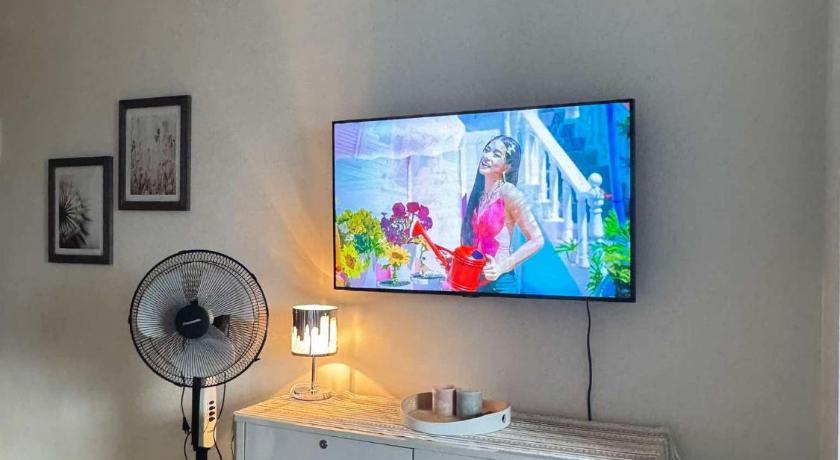 Modern Cozy Condo Unit in Calyx Cebu City - image 16