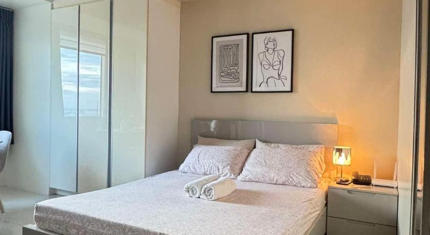 Modern Cozy Condo Unit in Calyx Cebu City - image 9