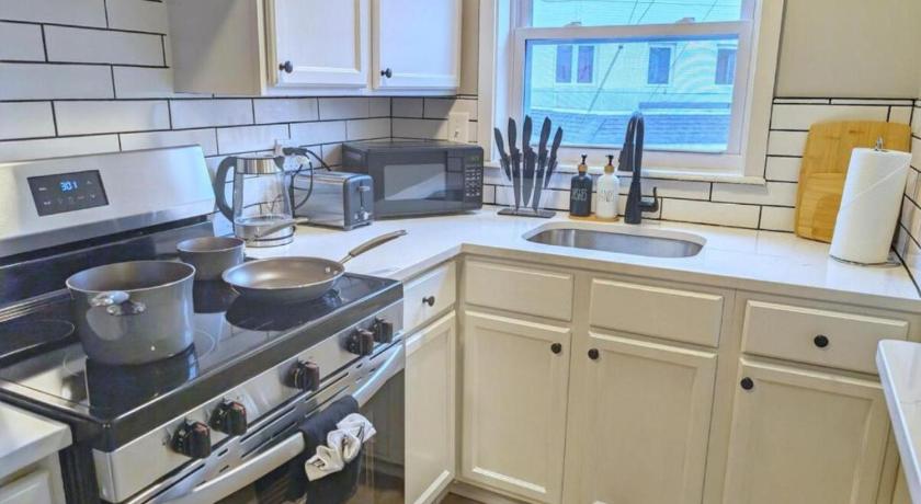 알링턴 (VA) Stylish & Cozy #3 8 mins to DCA & Washington DC 3성급 숙소 로비