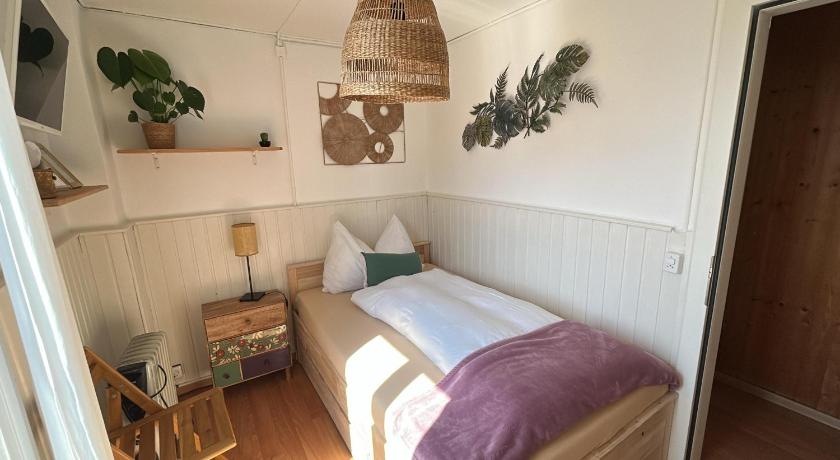 Image of Single Room with Shared Bathroom 3