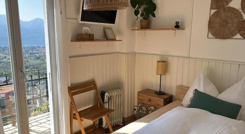 Image of Single Room with Shared Bathroom 5