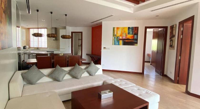 Beachfront Phuket Hotel – Ko Phuket, WY