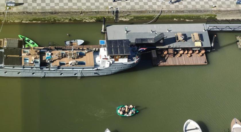 De Coaster & Aquarium Ponton