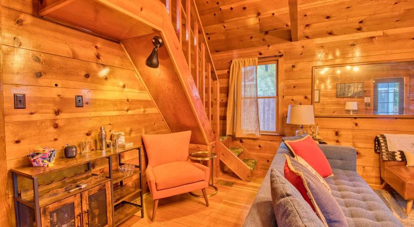 라이트우드 (CA) Ray's Dear Cottage 4성급 숙소 로비