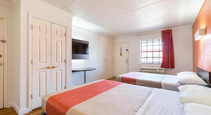 Motel 6-Dallas, TX - Market Center