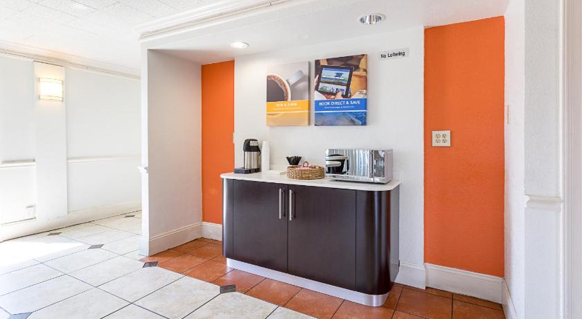 Motel 6-Dallas, TX - Market Center