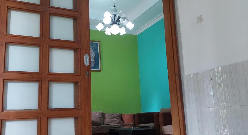 Image of Four-Bedroom House 6