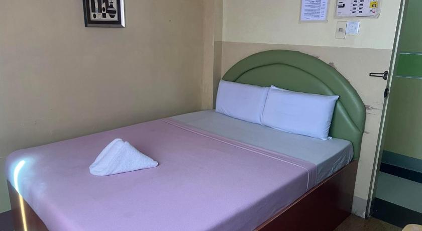 Mahayag Rielena Plaza Hotel and Suites 1-Star Hotel room