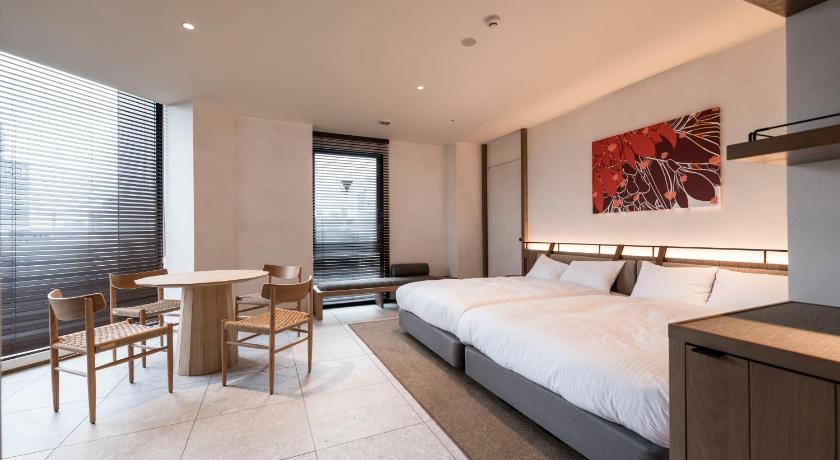 大阪 CINQS Hotel  3つ星 ホテル プール