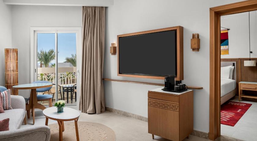 Image of Beachside King Premium Suite Sea View 6