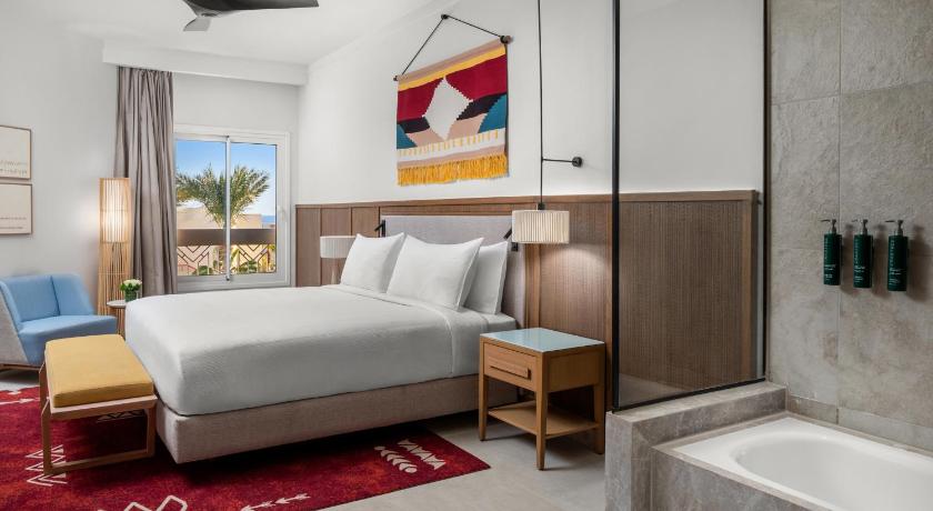 Image of Beachside King Premium Suite Sea View 0