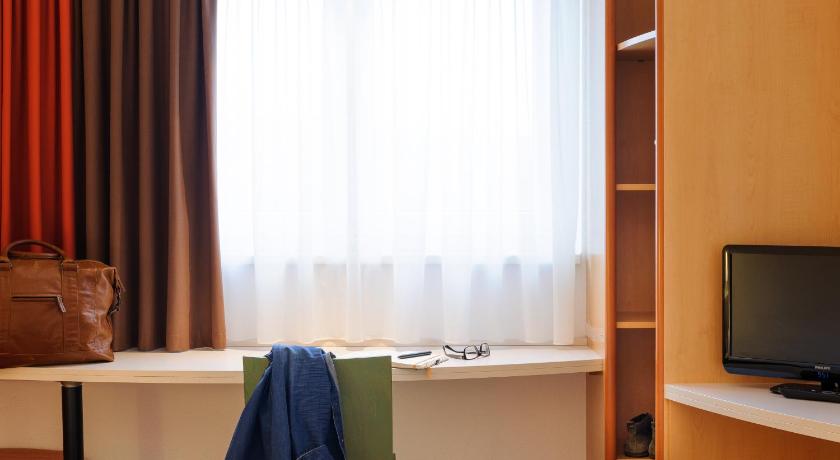 베를린 이비스 베를린 드라이린덴 (ibis Berlin Dreilinden) 2성급 호텔 외관