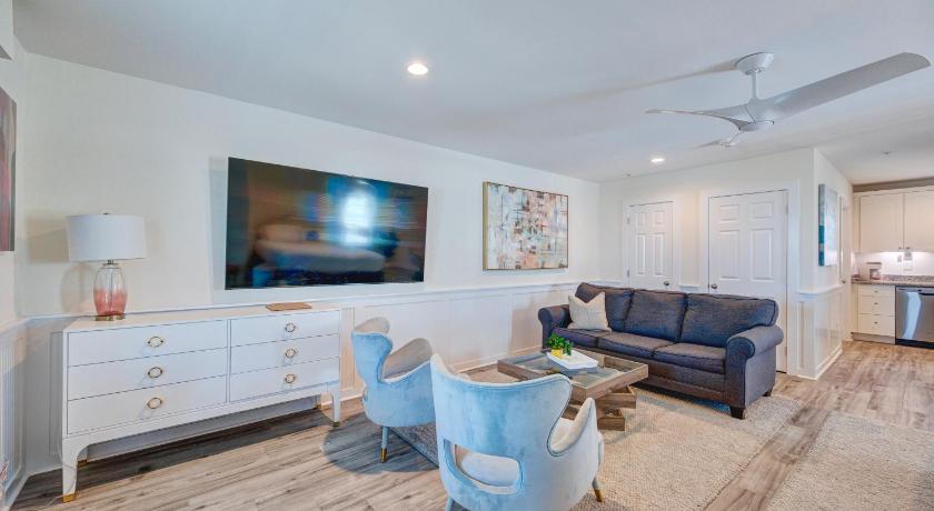 201 King Pet Friendly, 2nd Floor Barefoot