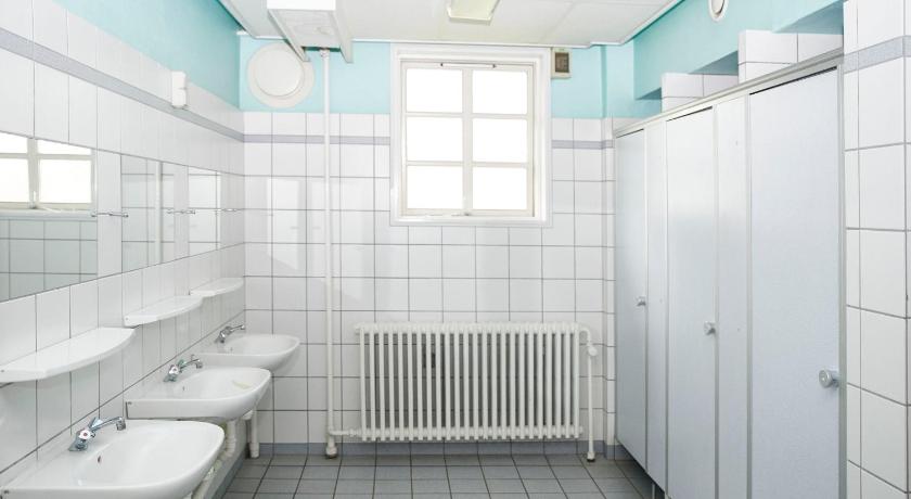 Image of Twin Room with Shared Bathroom 3