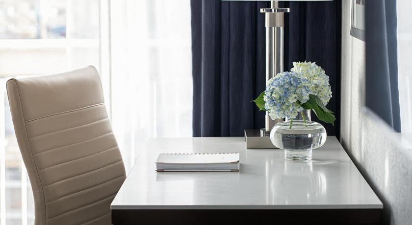 Image of Chelsea Room Queen 6