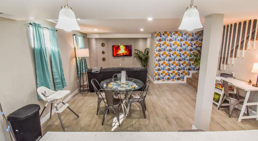 덴버 (CO) Vibrant & Cozy Two Bedroom Lower Unit King Beds 4성급 숙소 로비