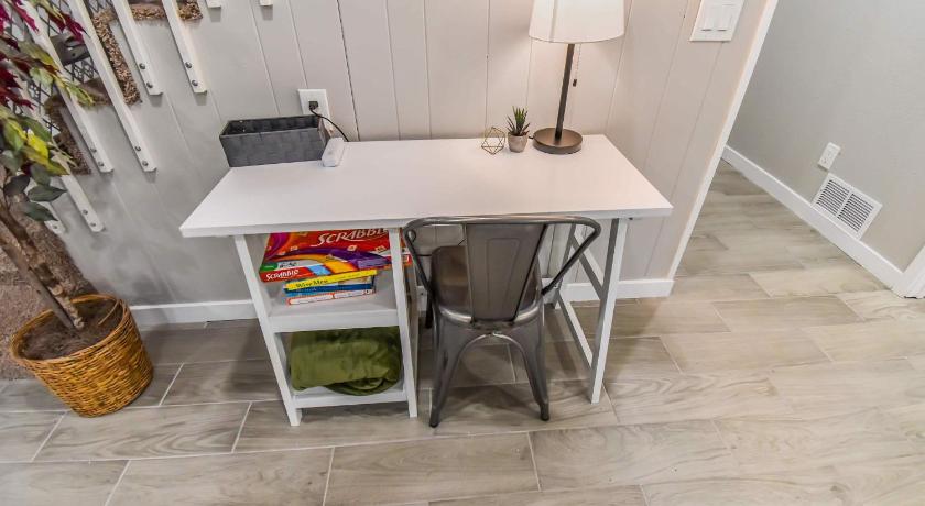 덴버 (CO) Vibrant & Cozy Two Bedroom Lower Unit King Beds 4성급 숙소 레스토랑