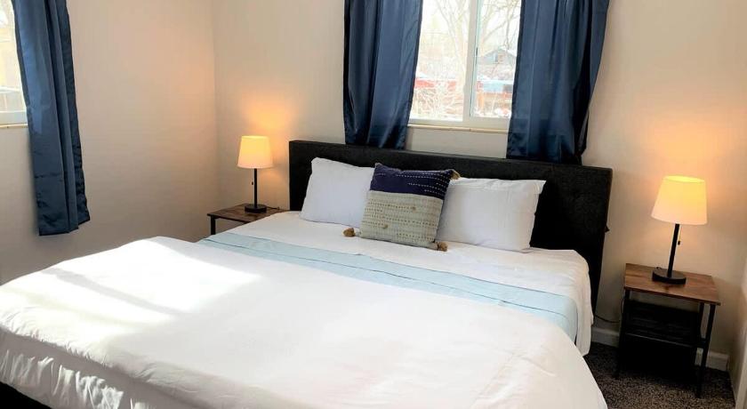 덴버 (CO) Family Friendly & Cozy Two Bedroom Denver 4성급 숙소 수영장