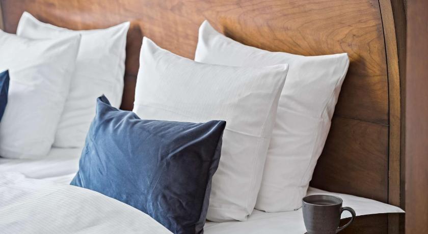 Image of 1 Queen Bed, Nonsmoking, Standard Room 5