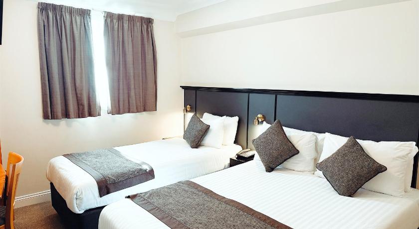 Image of Family Room with Double and Single Beds - Non-Smoking 3