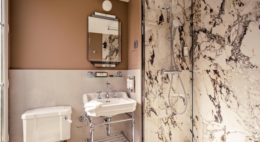 Image of Superior Hotel Room 2