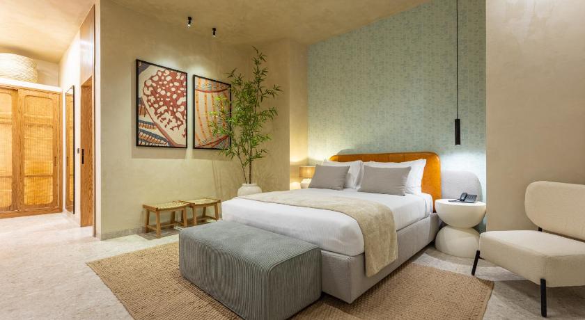 Image of Deluxe Suite (2 Adults) 3