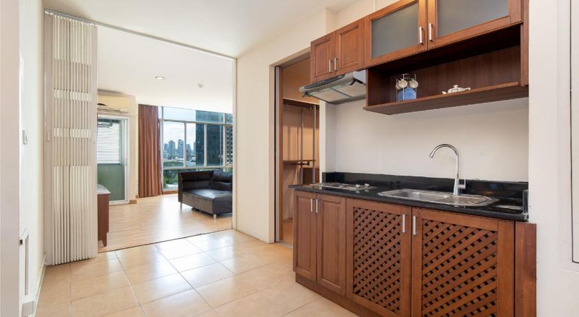 181 Ekkamai Apartment - main image