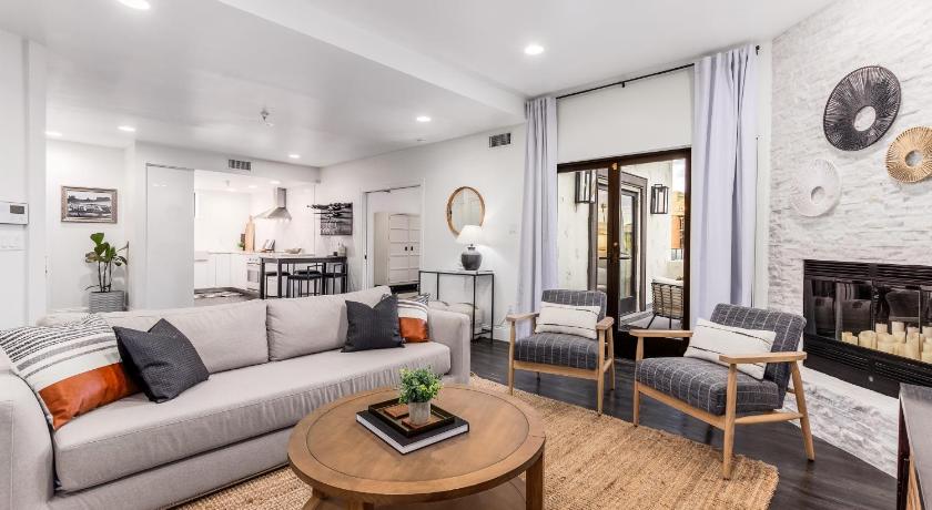 피닉스 (AZ) Chic 3BR Escape Steps from Old Town Bars Free Parking 3성급 숙소 스위트룸