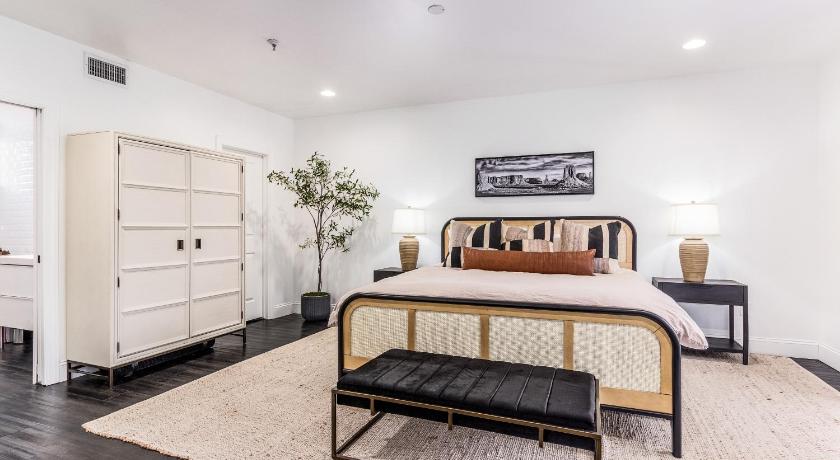 피닉스 (AZ) Chic 3BR Escape Steps from Old Town Bars Free Parking 3성급 숙소 수영장