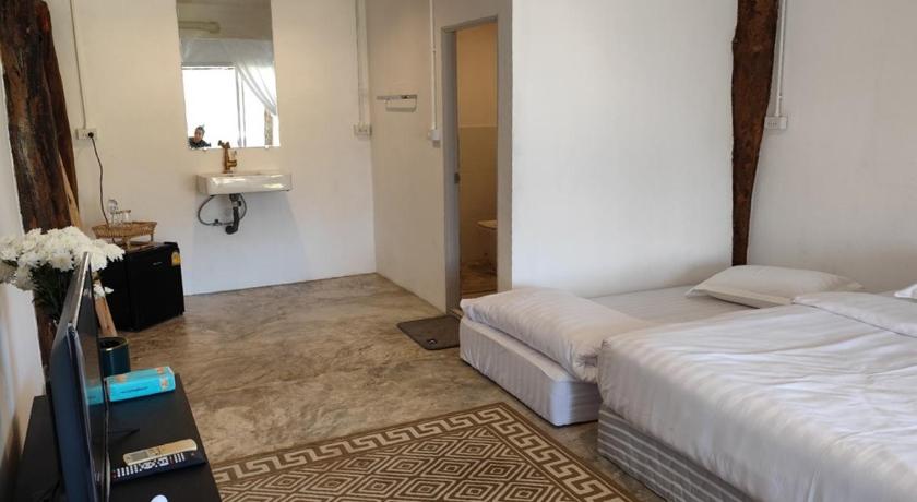 Pond Pond Chiangdao