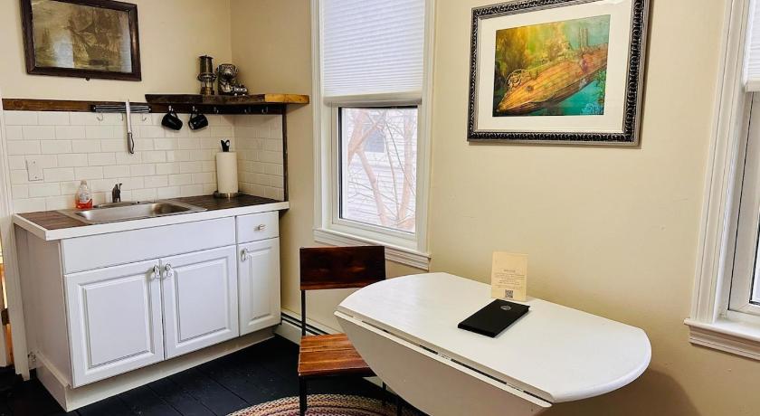 Walkable near downtown 1 Bedroom