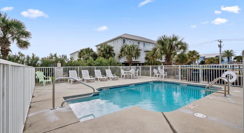 Beautiful Two Bedroom, Two Bathroom First Floor Condo in Gulf Shores!