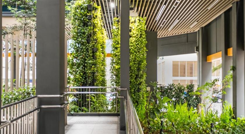 Singapore Beverly Hotels Elements 3-Star Hotel lobby