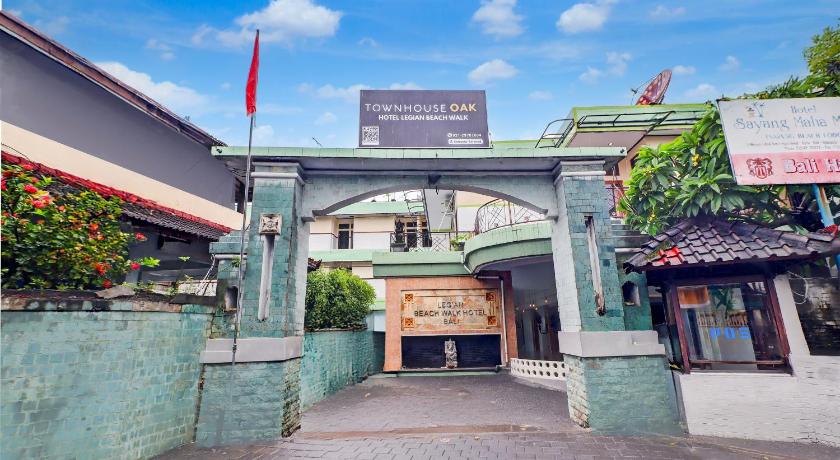 Townhouse Oak Legian Near Kuta Beach Formerly Sayang Maha Merta - image 2